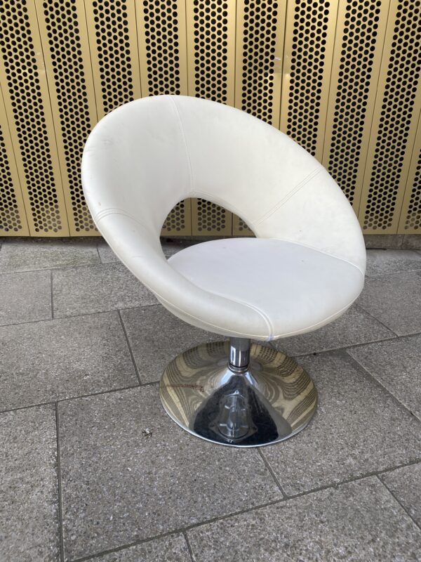 Late 20th Century Vinyl and Chrome Swivel Chair