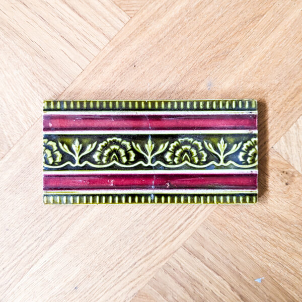 Victorian Style Green & Red Border Tile