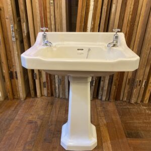 Early 20th Century Sink and Pedestal With Taps