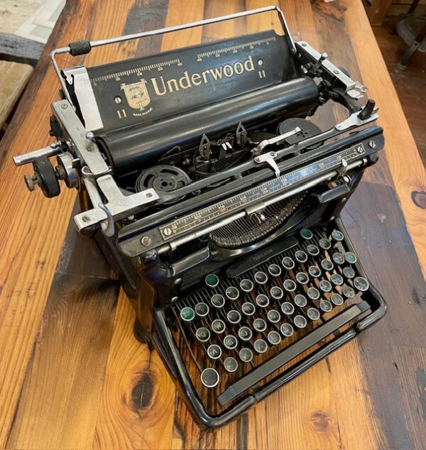 Vintage 'Underwood Standard' Typewriter