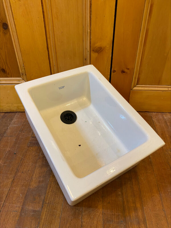 Traditional Style Ceramic Lab Sink