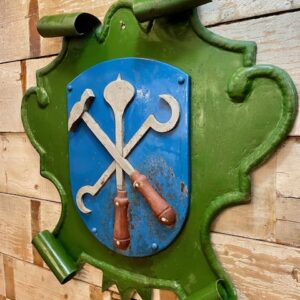 Alternative view of German Glass Workers Heraldic Metal Crest