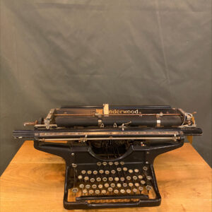 Vintage 'Underwood 18' Typewriter