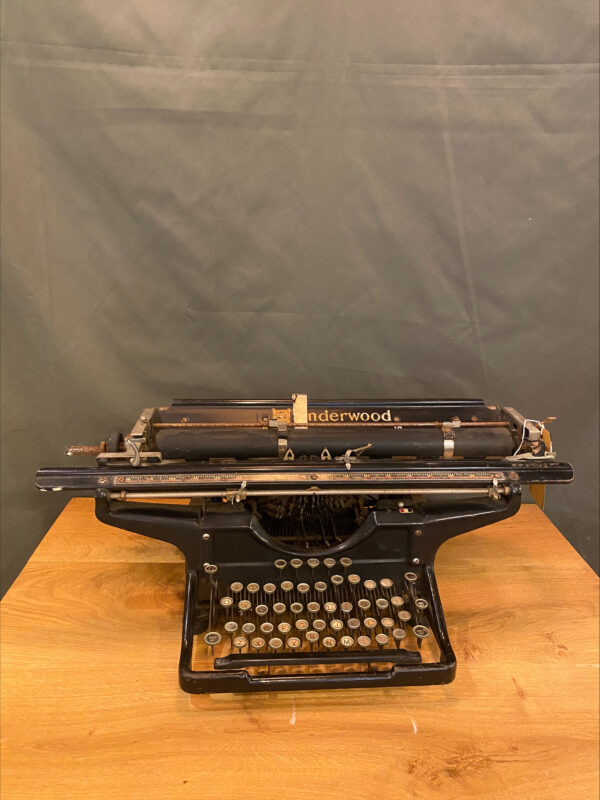 Vintage 'Underwood 18' Typewriter