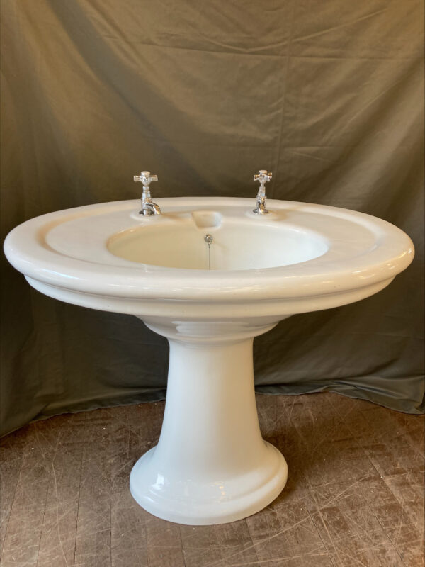 Art Deco Wide Oval Sink & Pedestal