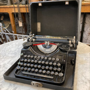 Vintage Underwood Typewriter in Case