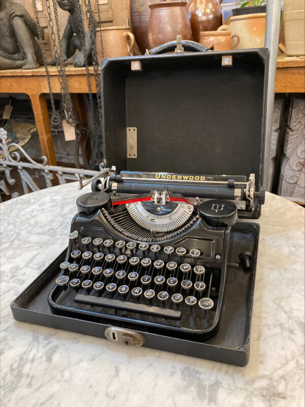 Vintage Underwood Typewriter in Case