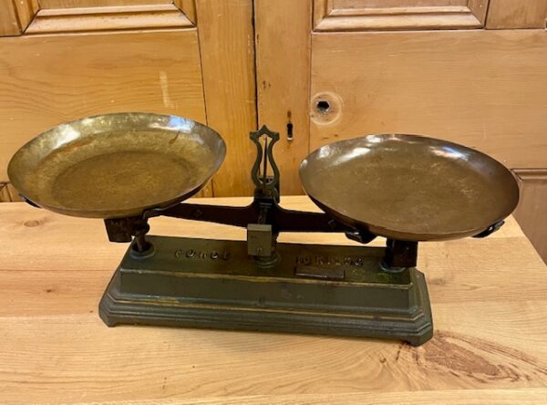 Vintage French Balance Scale 10kg in Green