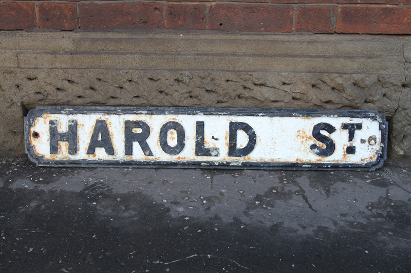 Harold St Sign