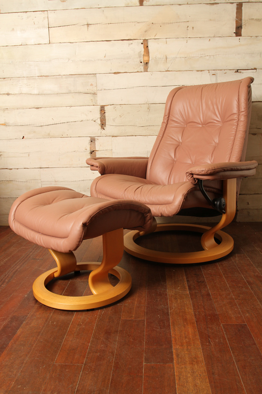 Danish ‘Stressless Chair’ and Footrest by Ekornes in Pale Pink