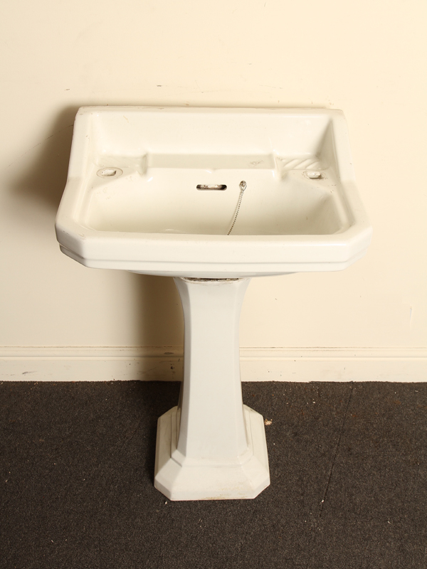 Victorian Style Sink with Pedestal & Taps
