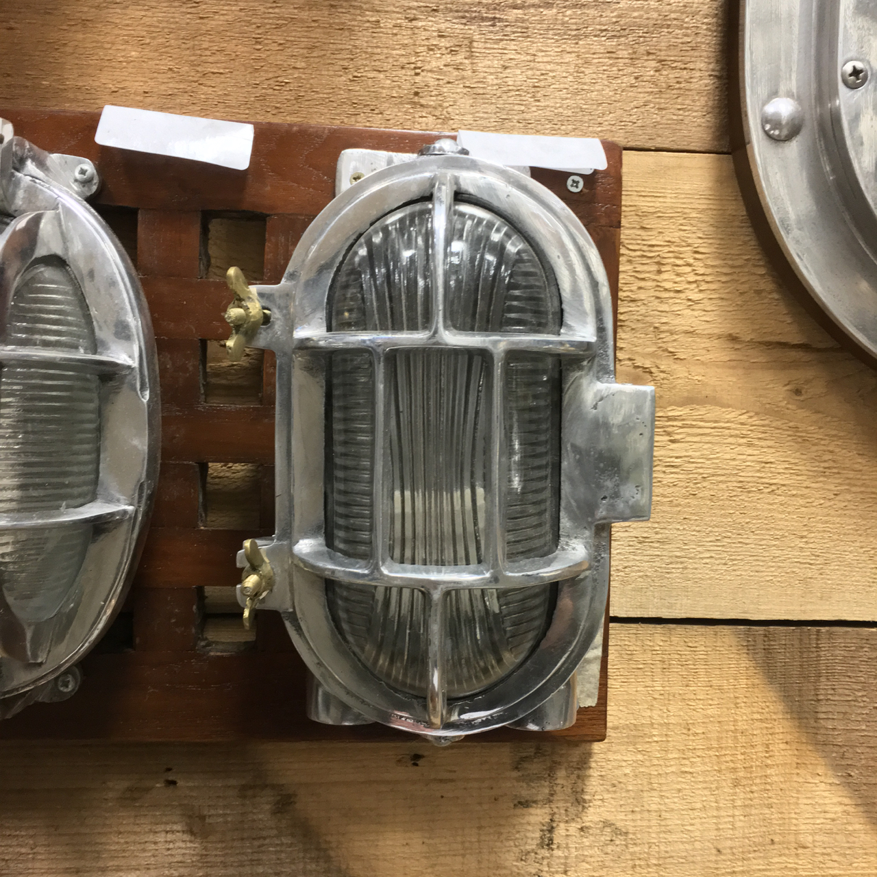 Aluminium Oval Ships Bulkhead Light – Deco Glass with Adjustable Feet
